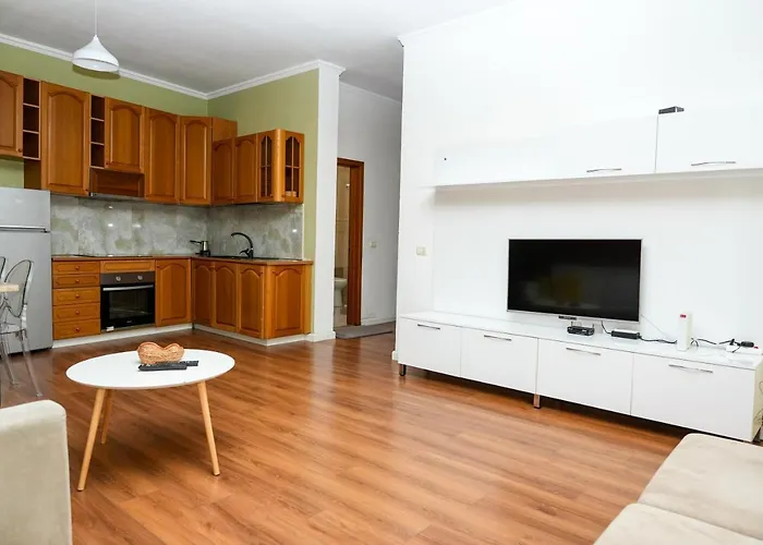 Cozy In The Heart Of ! 티라나